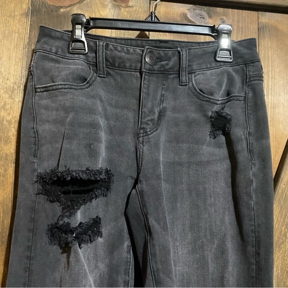 Women’s American Eagle Black Super Stretch distressed Jegging, size 0 - Picture 4 of 9